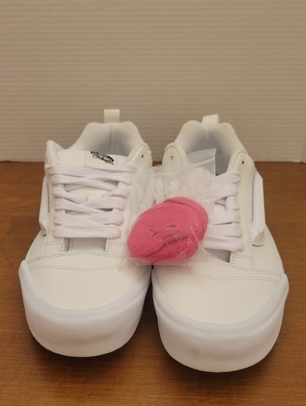 Vans Knu Skool White Low-Top Leather Sneakers. Size Mens 10/women 11.5. NEW